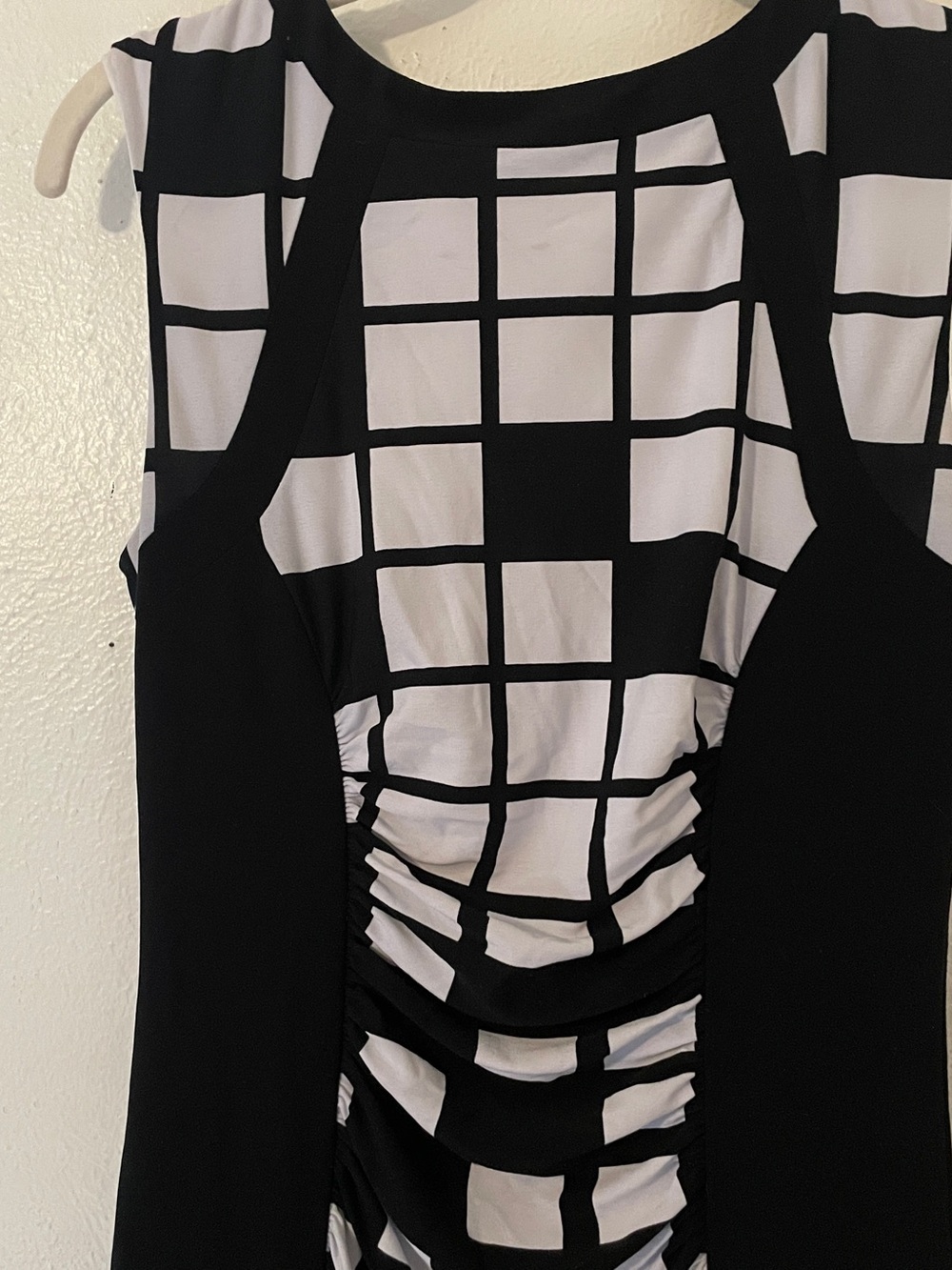 Joseph Ribkoff Geometric Black White Ruched Sheath Knee Length Dress Size 6 - Picture 3 of 7